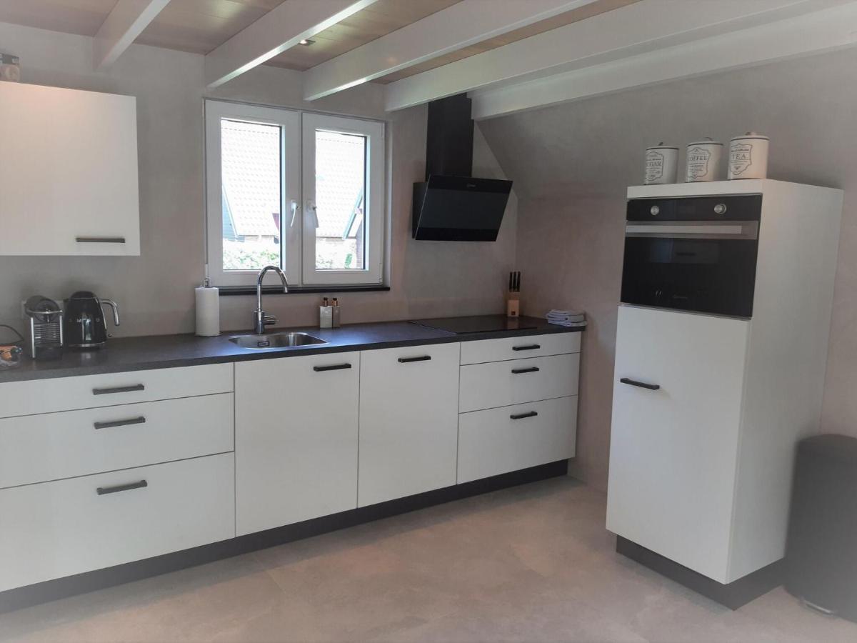 Stylish Holiday Home By The Sea Tuitjenhorn Esterno foto